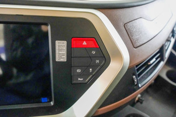 ���������콢KX ���߰� 14.5L LNG 630���� 6X4 ����12�� AMT�Զ��� ǣ����ͼƬ