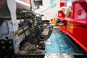 ���������콢KX ���߰� 14.5L LNG 630���� 6X4 ����12�� AMT�Զ��� ǣ����ͼƬ