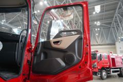 东风商用车 天锦KC 擎天版 6.4L柴油 300马力 4X2 法士特12档 5.4米排半自卸车