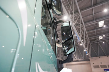 ���������콢KX ���߰� LNG 700���� 6X4 AMT����һ�� ǣ����ͼƬ