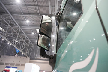 ���������콢KX ���߰� LNG 700���� 6X4 AMT����һ�� ǣ����ͼƬ