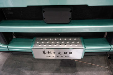 ���������콢KX ���߰� LNG 700���� 6X4 AMT����һ�� ǣ����ͼƬ