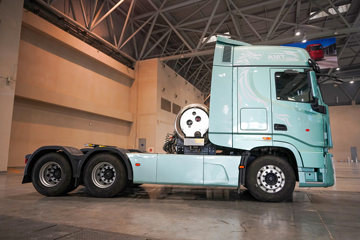 天龙旗舰KX&nbsp;牵引车外观                                                图片