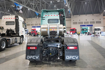 ���������콢KX ���߰� LNG 700���� 6X4 AMT����һ�� ǣ����ͼƬ