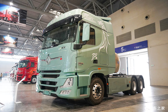 ���������콢KX ���߰� LNG 700���� 6X4 AMT����һ�� ǣ����