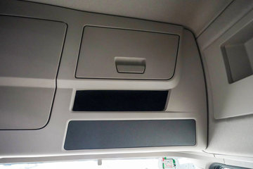 ���������콢KX ���߰� LNG 700���� 6X4 AMT����һ�� ǣ����ͼƬ