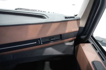 ���������콢KX ���߰� LNG 700���� 6X4 AMT����һ�� ǣ����ͼƬ