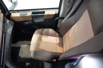 ���������콢KX ���߰� LNG 700���� 6X4 AMT����һ�� ǣ����ͼƬ