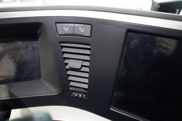 ���������콢KX ���߰� LNG 700���� 6X4 AMT����һ�� ǣ����ͼƬ