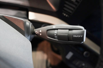 ���������콢KX ���߰� LNG 700���� 6X4 AMT����һ�� ǣ����ͼƬ