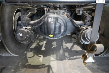 ���������콢KX ���߰� LNG 700���� 6X4 AMT����һ�� ǣ����ͼƬ