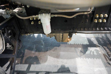 ���������콢KX ���߰� LNG 700���� 6X4 AMT����һ�� ǣ����ͼƬ