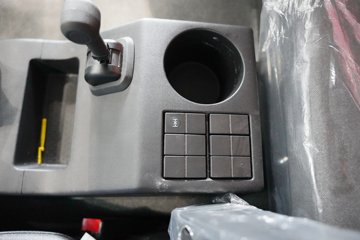 �������ó� ���KC ����� 6.4L���� 300���� 4X2 ��ʿ��12�� 5.4���Ű���ж��ͼƬ