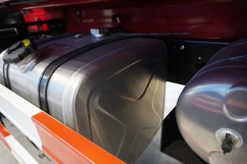 �������ó� ���KC ����� 6.4L���� 300���� 4X2 ��ʿ��12�� 5.4���Ű���ж��ͼƬ