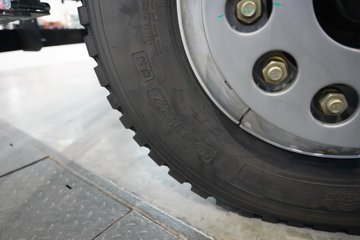 �������ó� ���KC ����� 6.4L���� 300���� 4X2 ��ʿ��12�� 5.4���Ű���ж��ͼƬ