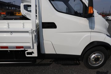 �ɵ�U9 Һɲ 3.705�׵��Ŵ��綯����΢�� �д��º�56.67kWhͼƬ