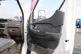 飞碟U9&nbsp;电动载货车驾驶室图片