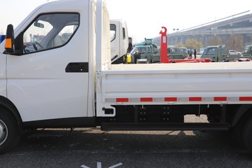 �ɵ�U9 Һɲ 3.705�׵��Ŵ��綯����΢�� �д��º�56.67kWhͼƬ