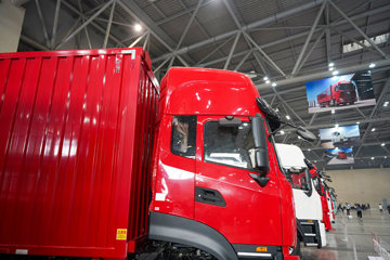 �������KR PLUS 4.8L���� 260���� 4X2 ��ʿ��8�� 9.8����ʽ�ػ���ͼƬ