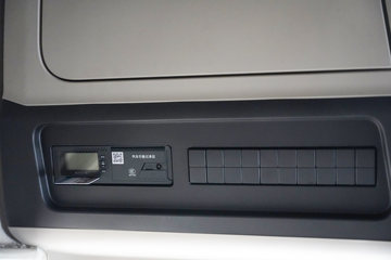 �������KR PLUS 4.8L���� 260���� 4X2 ��ʿ��8�� 9.8����ʽ�ػ���ͼƬ