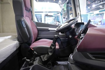 ���ӥ�� 11.1L���� 490���� 6X4 һ�����12�� ǣ����ͼƬ