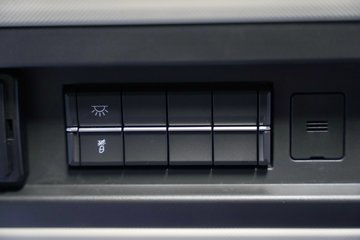 ���ӥ�� 11.1L���� 490���� 6X4 һ�����12�� ǣ����ͼƬ