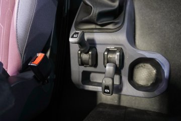 ���ӥ�� 11.1L���� 490���� 6X4 һ�����12�� ǣ����ͼƬ