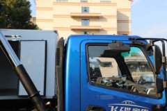 飞碟金牛X5 2.5L柴油 160马力 4X2 法士特8档 3.3米单排自卸车 飞碟金牛X5 2.5L柴油 160马力 4X2 法士特8档 3.3米单排自卸车