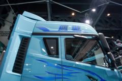 解放鹰驰 12.5L LNG 500马力 6X4 一汽解放12档 牵引车