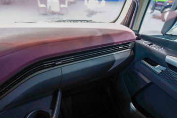 ���ӥ�� 12.5L LNG 500���� 6X4 һ�����12�� ǣ����ͼƬ