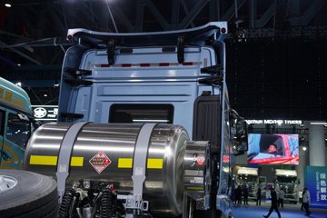 ���ӥ; ͷ�Ȳ� 15.6L LNG 660���� 6X4 һ�����12�� AMT�Զ��� ǣ����ͼƬ