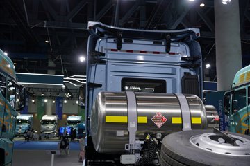 ���ӥ; ͷ�Ȳ� 15.6L LNG 660���� 6X4 һ�����12�� AMT�Զ��� ǣ����ͼƬ