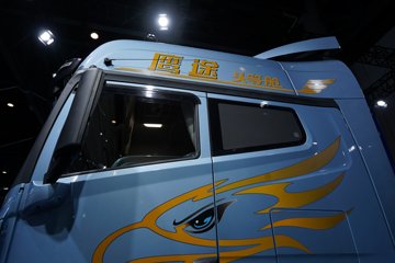 ���ӥ; ͷ�Ȳ� 15.6L LNG 660���� 6X4 һ�����12�� AMT�Զ��� ǣ����ͼƬ