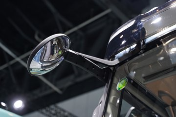 ���ӥ; ͷ�Ȳ� 15.6L LNG 660���� 6X4 һ�����12�� AMT�Զ��� ǣ����ͼƬ
