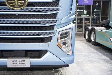 ���ӥ; ͷ�Ȳ� 15.6L LNG 660���� 6X4 һ�����12�� AMT�Զ��� ǣ����ͼƬ