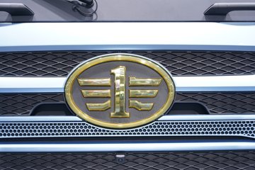 ���ӥ; ͷ�Ȳ� 15.6L LNG 660���� 6X4 һ�����12�� AMT�Զ��� ǣ����ͼƬ