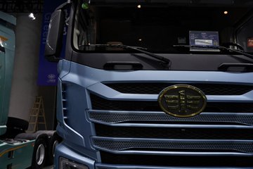 ���ӥ; ͷ�Ȳ� 15.6L LNG 660���� 6X4 һ�����12�� AMT�Զ��� ǣ����ͼƬ