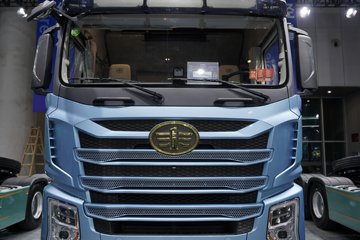 ���ӥ; ͷ�Ȳ� 15.6L LNG 660���� 6X4 һ�����12�� AMT�Զ��� ǣ����ͼƬ