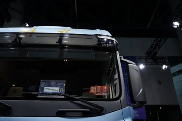 ���ӥ; ͷ�Ȳ� 15.6L LNG 660���� 6X4 һ�����12�� AMT�Զ��� ǣ����ͼƬ