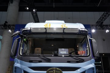 ���ӥ; ͷ�Ȳ� 15.6L LNG 660���� 6X4 һ�����12�� AMT�Զ��� ǣ����ͼƬ