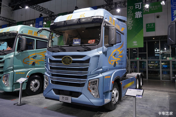 解放鹰途 头等舱 15.6L LNG 660马力 6X4 一汽解放12档 AMT自动档 牵引车