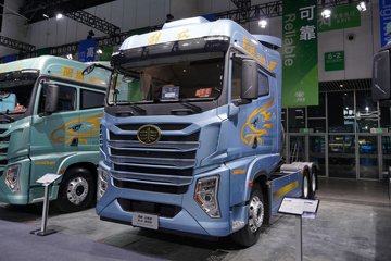 解放鹰途 头等舱 15.6L LNG 660马力 6X4 一汽解放12档 AMT自动档 牵引车