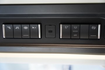 ���ӥ; ͷ�Ȳ� 15.6L LNG 660���� 6X4 һ�����12�� AMT�Զ��� ǣ����ͼƬ