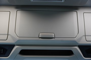 ���ӥ; ͷ�Ȳ� 15.6L LNG 660���� 6X4 һ�����12�� AMT�Զ��� ǣ����ͼƬ