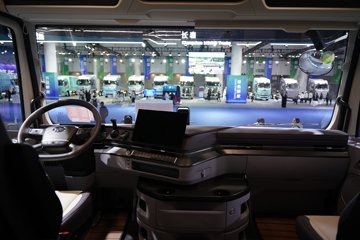 ���ӥ; ͷ�Ȳ� 15.6L LNG 660���� 6X4 һ�����12�� AMT�Զ��� ǣ����ͼƬ
