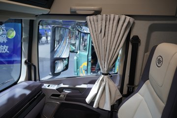 ���ӥ; ͷ�Ȳ� 15.6L LNG 660���� 6X4 һ�����12�� AMT�Զ��� ǣ����ͼƬ