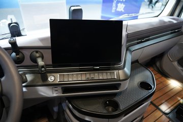 ���ӥ; ͷ�Ȳ� 15.6L LNG 660���� 6X4 һ�����12�� AMT�Զ��� ǣ����ͼƬ