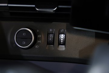 ���ӥ; ͷ�Ȳ� 15.6L LNG 660���� 6X4 һ�����12�� AMT�Զ��� ǣ����ͼƬ