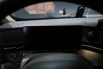���ӥ; ͷ�Ȳ� 15.6L LNG 660���� 6X4 һ�����12�� AMT�Զ��� ǣ����ͼƬ