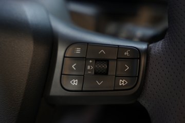 ���ӥ; ͷ�Ȳ� 15.6L LNG 660���� 6X4 һ�����12�� AMT�Զ��� ǣ����ͼƬ